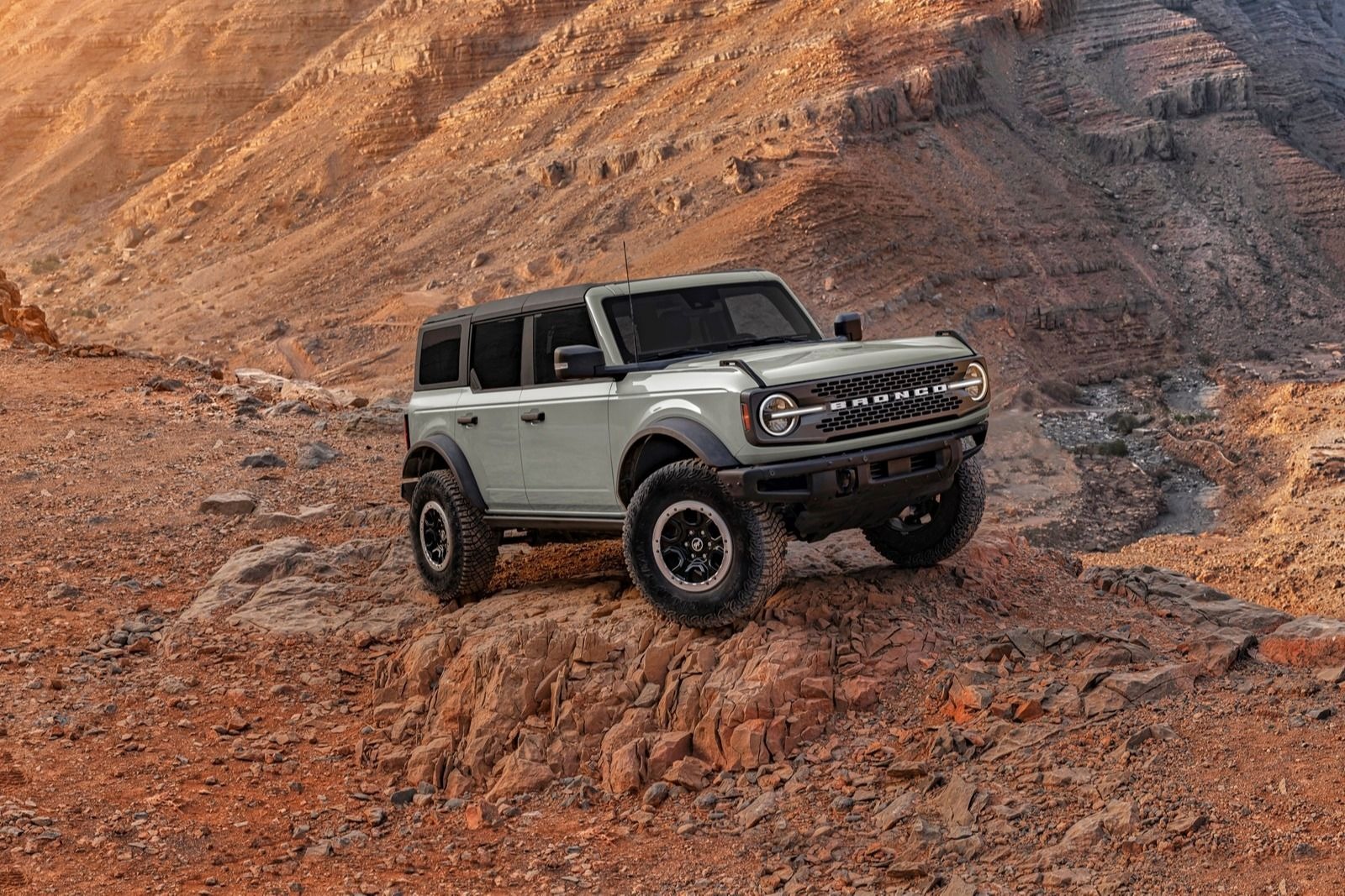Nowy Ford Bronco 2023 i akcesoria do modyfikacji. Lepszy niż Jeep Wrangler?