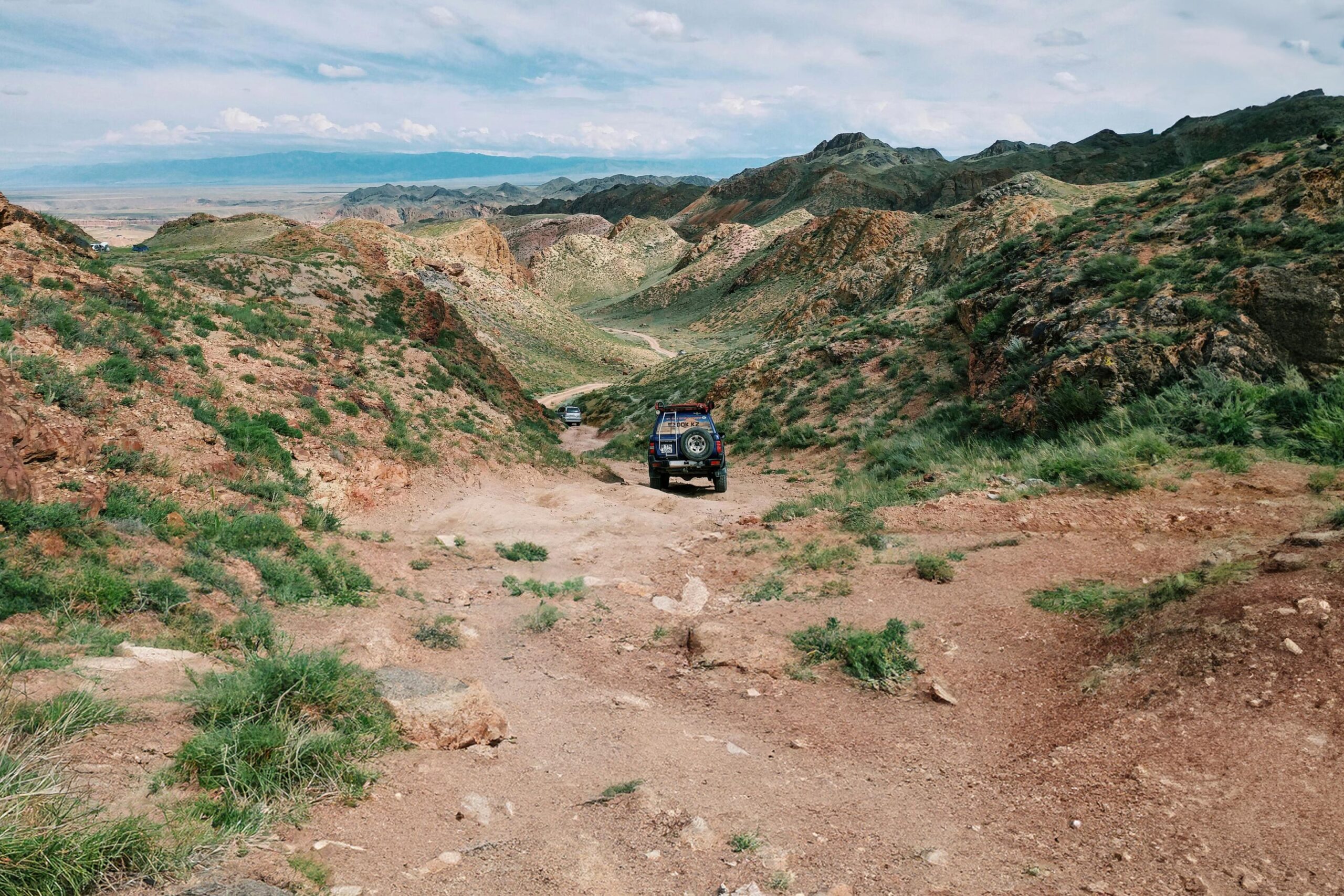 Czym się różni overlanding od offroadu w teorii i praktyce