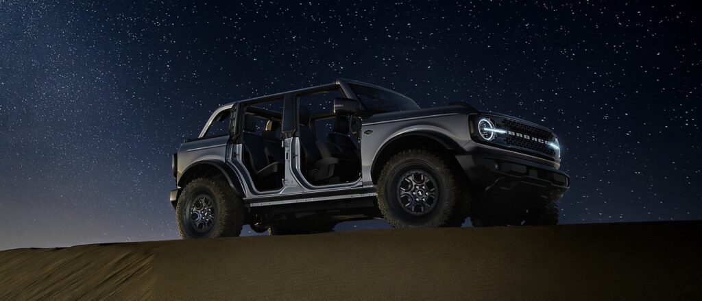 ford bronco ma modułowe drzwi i dach