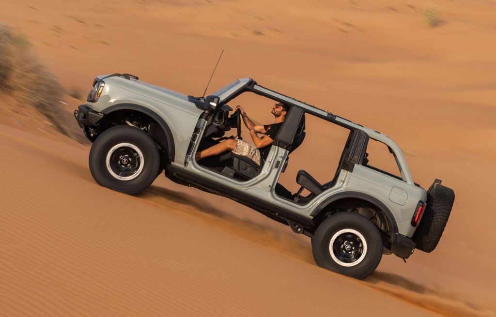 ford bronco idealny na pustynne rajdy